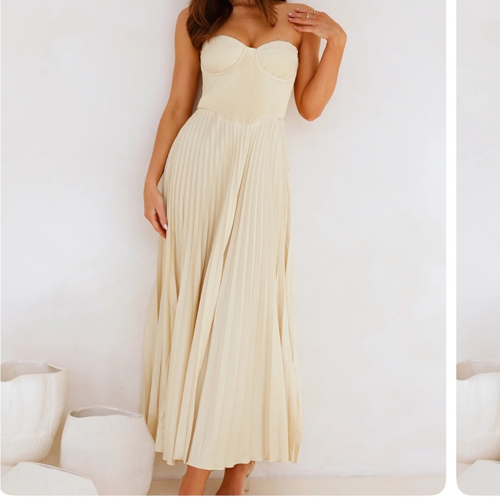Elegant Yellow Pleated Maxi Dress